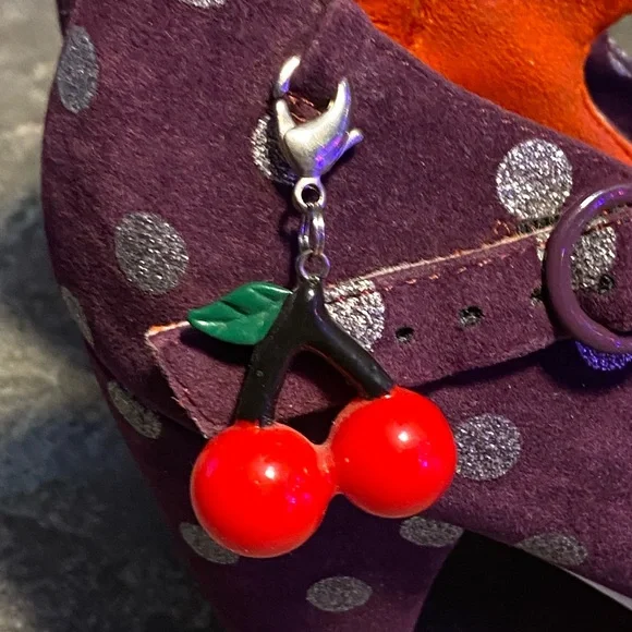 Adorable VTG Poetic License Mary Janes,purple suede w/silver dots,Cherry charm 8 - Picture 5 of 11